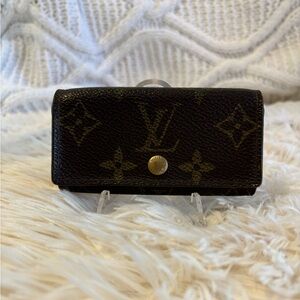 Authentic Louis Vuitton Monogram 4 ring key holder